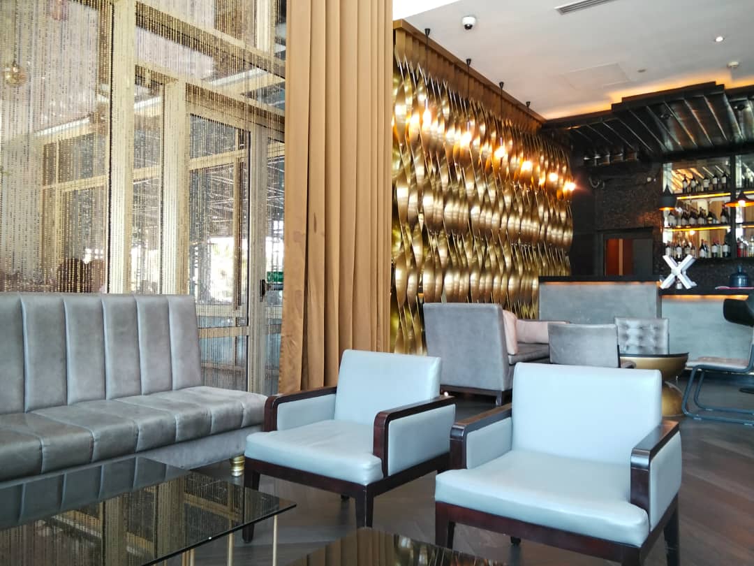 One2One Lounge Bar Mövenpick Ambassador Hotel